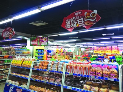 節日消費人氣旺，年貨會上“掃貨”忙——百貨零售迎來新春購物熱潮